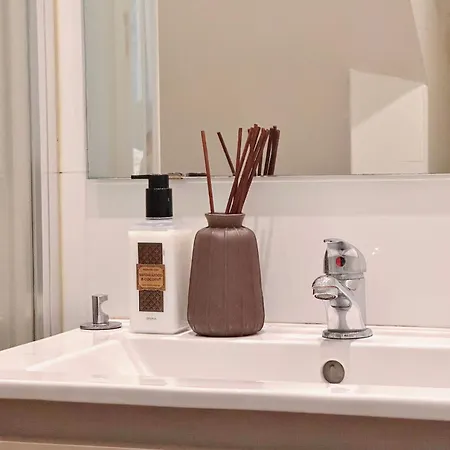 Guest house Downtown A Whole House Duplex Designed For Remote Work And Near Metro Lapa Porto